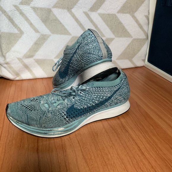 Nike shoes - Picture 3 of 5